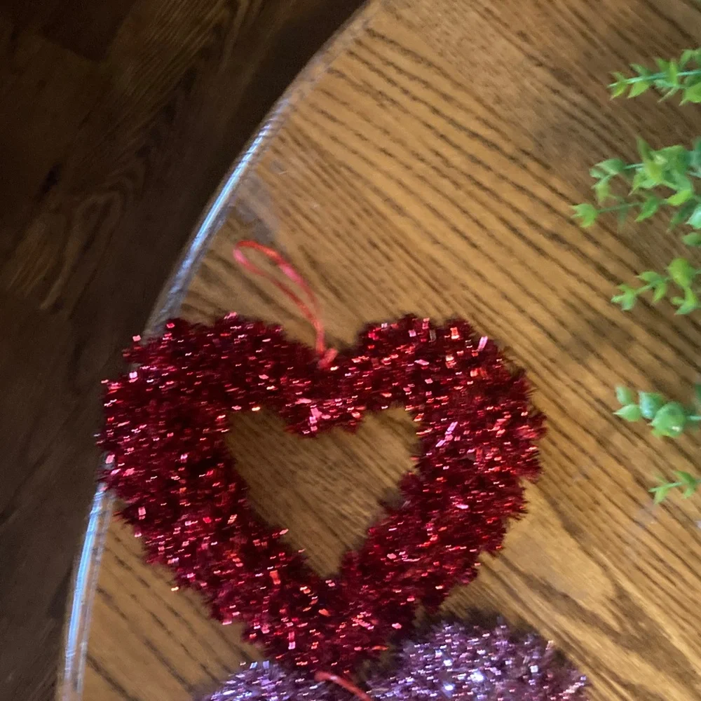 10/$13 NWOT Heart-Shaped decor  - Red and Pink